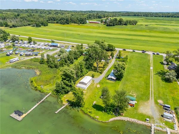 6689 State Route 90 N, Cayuga, NY 13034