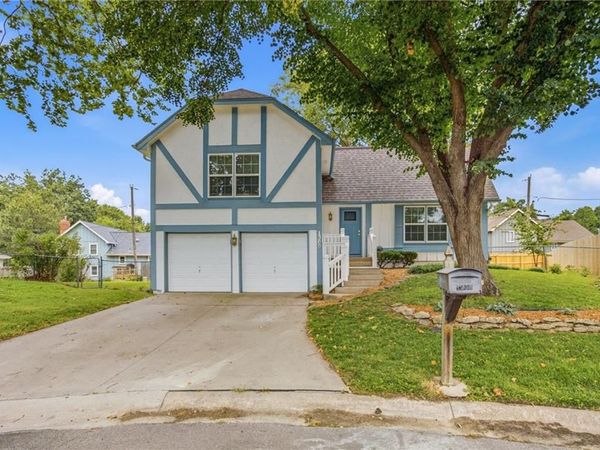 1300 S Apache Court, Olathe, KS 66062