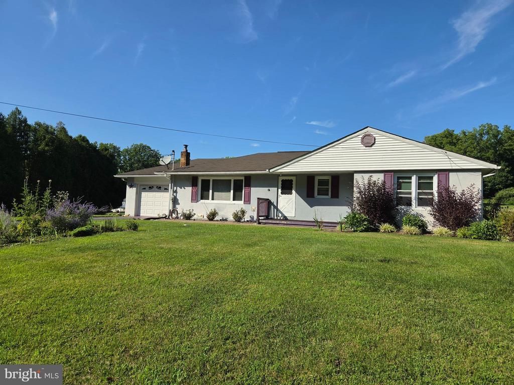 1863 RINGING ROCKS ROAD, UPPER BLACK EDDY, PA 18972