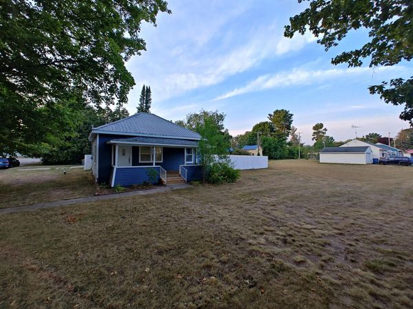 301 E Angel Avenue, Barryton, MI 49305