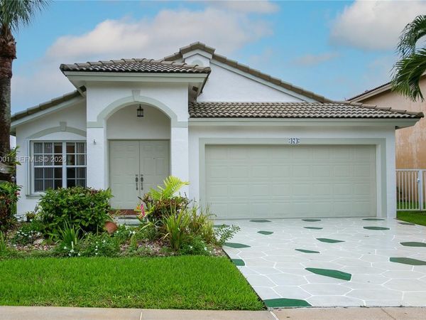 474 SW 205th Ave, Pembroke Pines, FL 33029