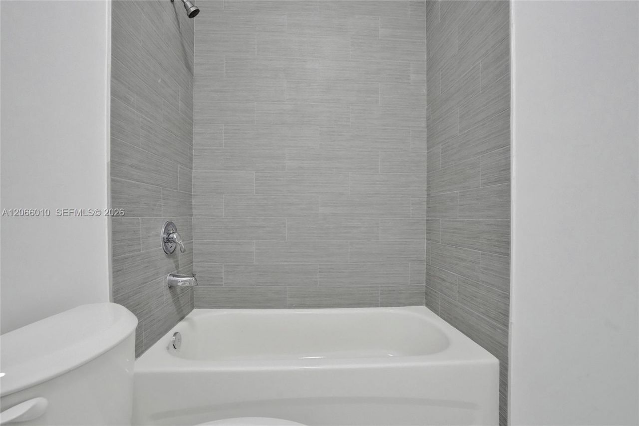 1567 NW 1st St , Unit 10, Miami, FL 33125 Photo
