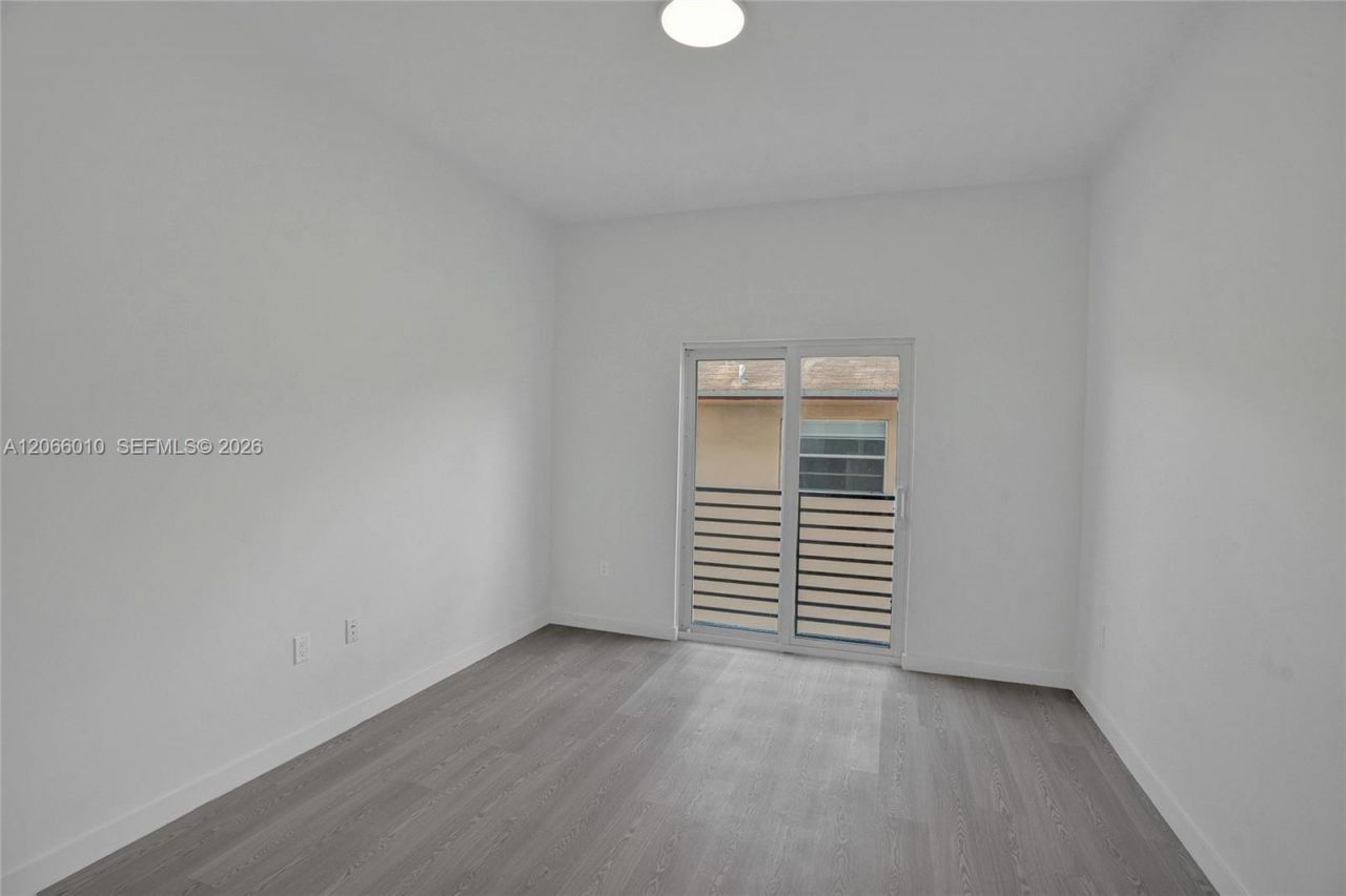 1567 NW 1st St , Unit 10, Miami, FL 33125 Photo