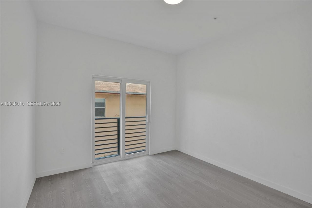 1567 NW 1st St , Unit 10, Miami, FL 33125 Photo