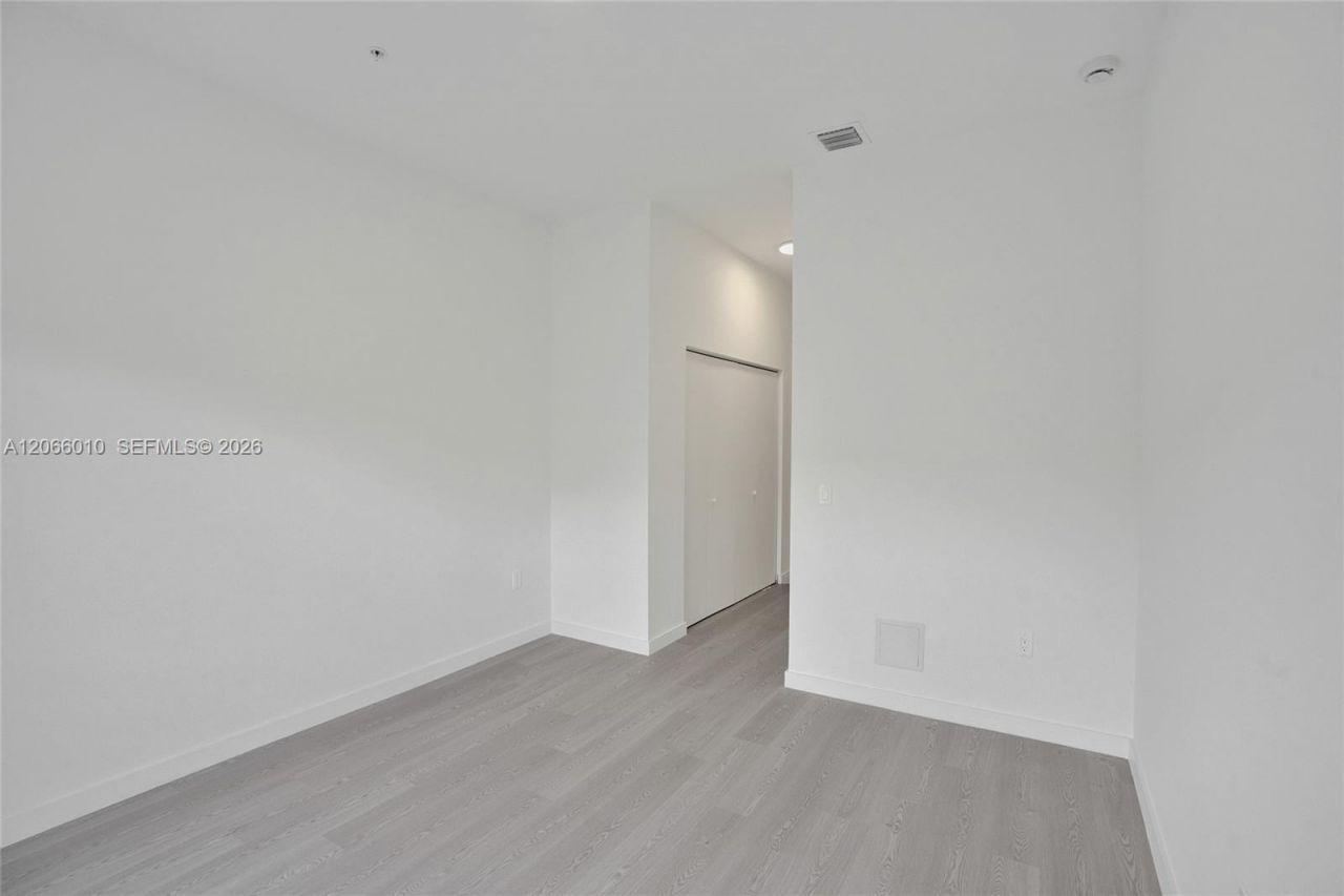 1567 NW 1st St , Unit 10, Miami, FL 33125 Photo