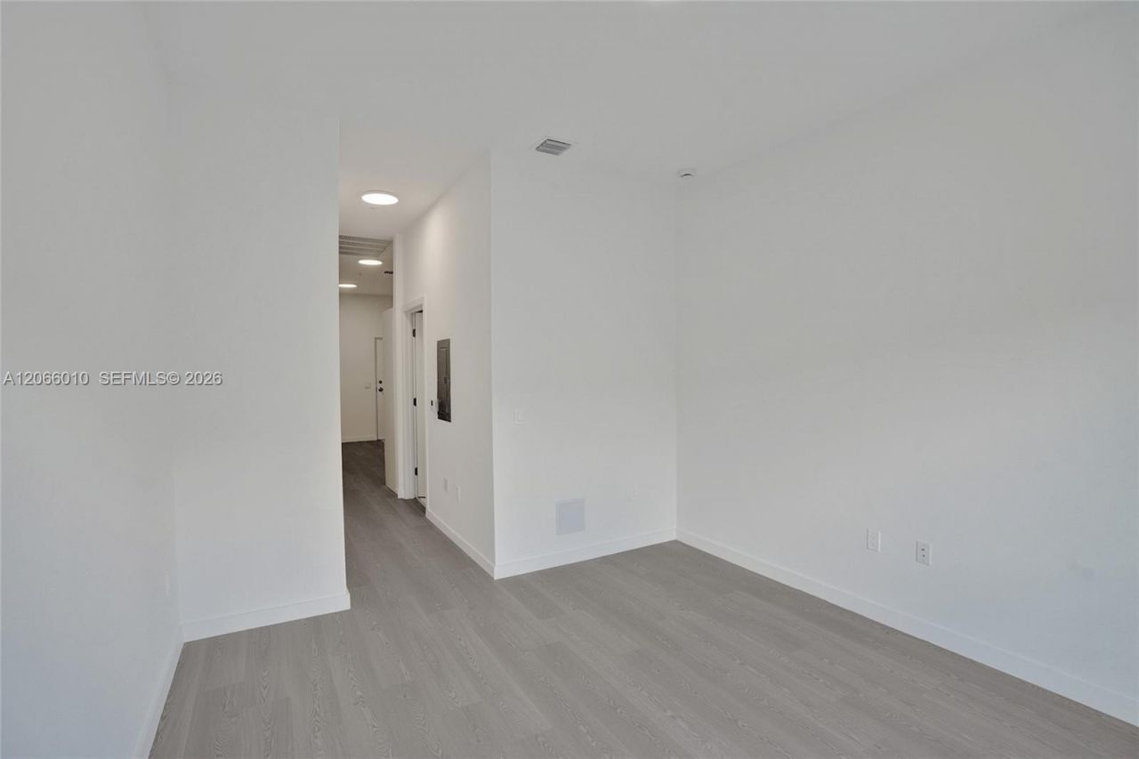 1567 NW 1st St , Unit 10, Miami, FL 33125 Photo