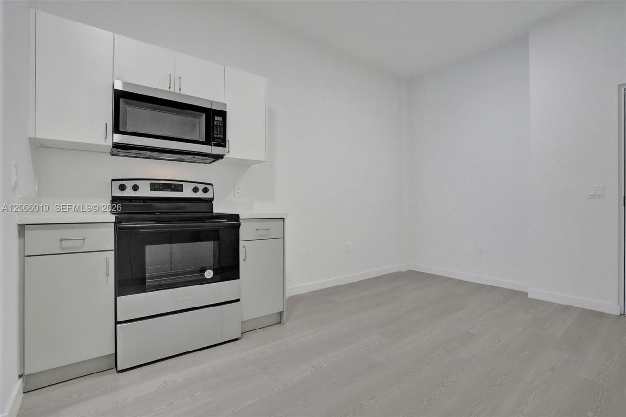 1567 NW 1st St , Unit 10, Miami, FL 33125 Photo