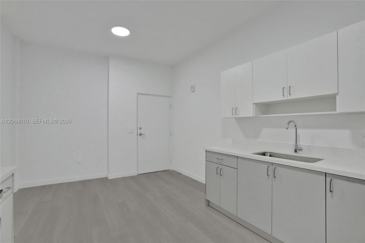 1567 NW 1st St , Unit 10, Miami, FL 33125 Photo