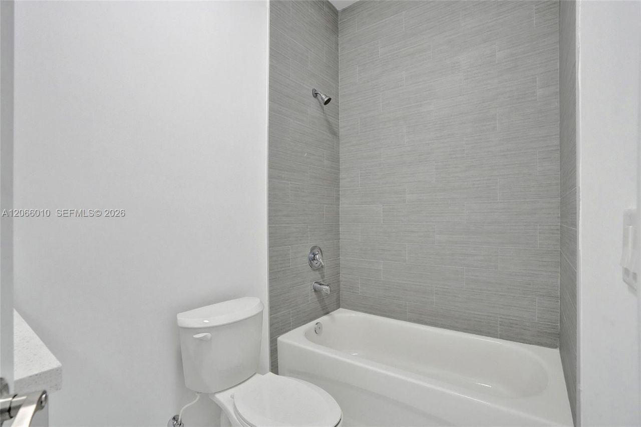 1567 NW 1st St , Unit 10, Miami, FL 33125 Photo