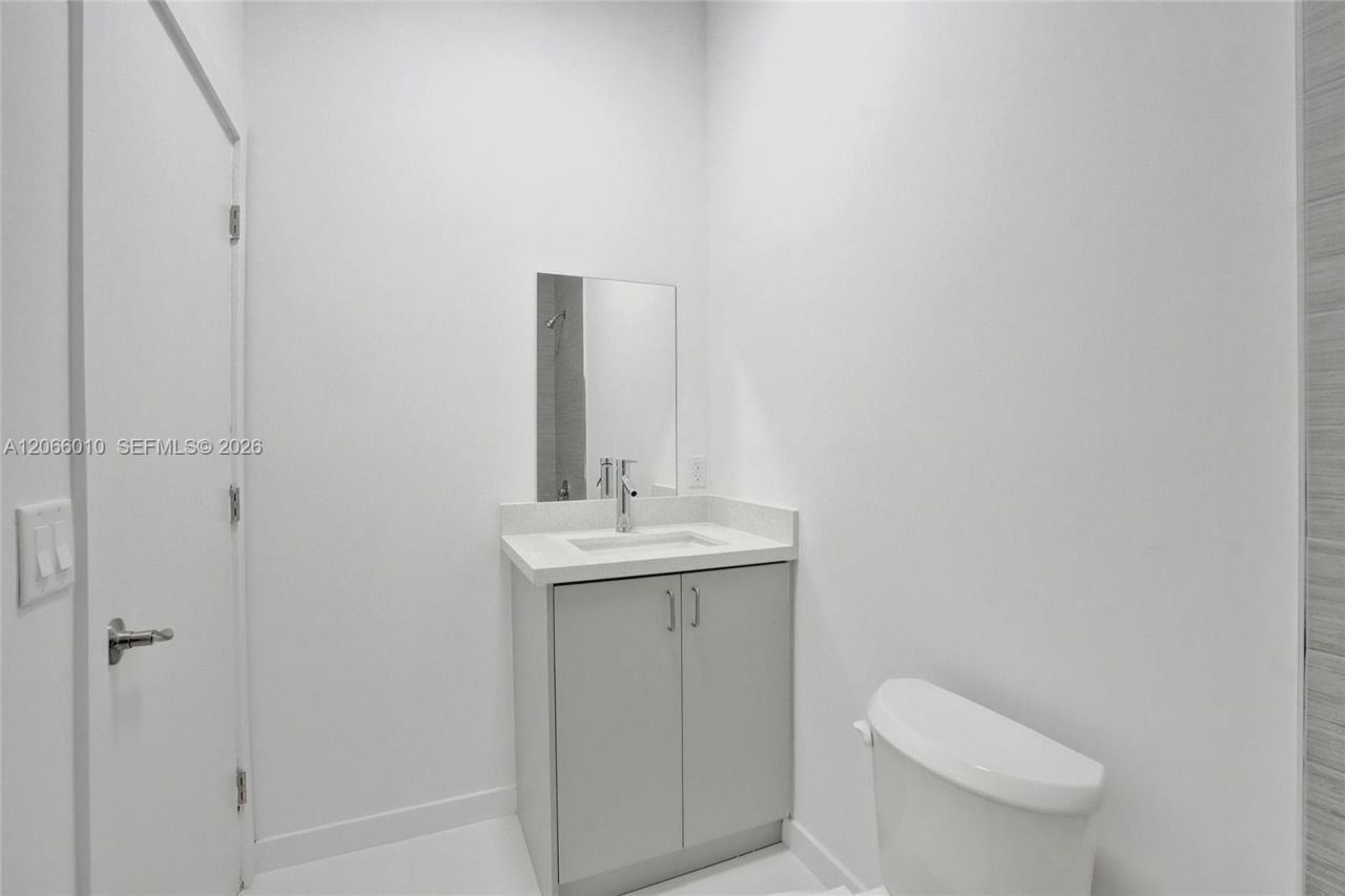 1567 NW 1st St , Unit 10, Miami, FL 33125 Photo