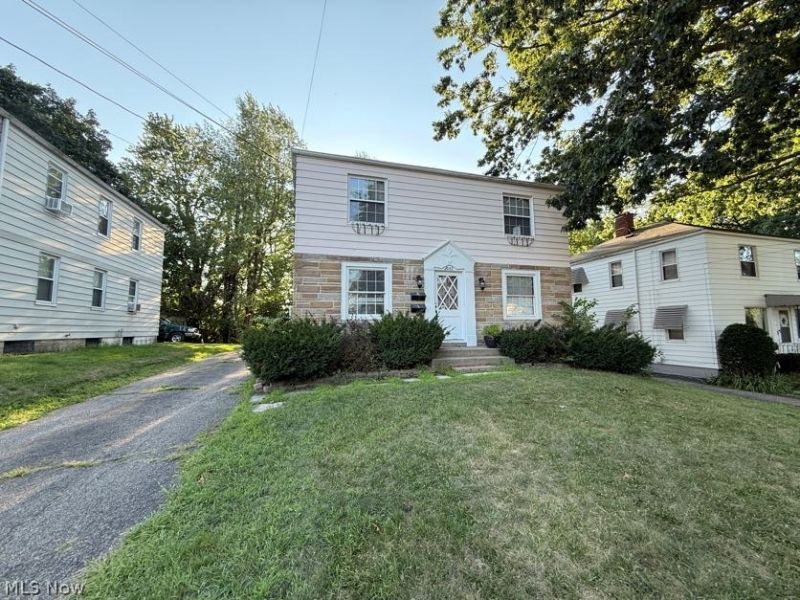 2042 13th Street SW, Unit 2, Cuyahoga Falls, OH 44223 Photo 1