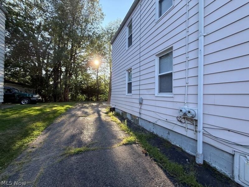 2042 13th Street SW, Unit 2, Cuyahoga Falls, OH 44223 Photo 22