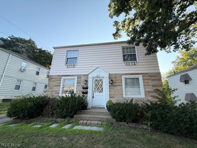 2042 13th Street SW, Unit 2, Cuyahoga Falls, OH 44223 Photo 3