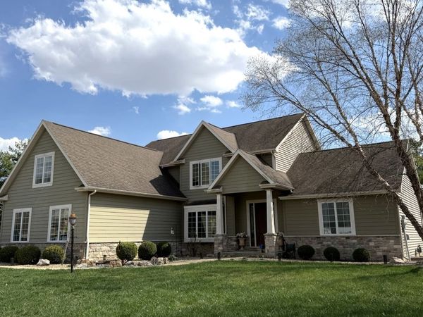 1809 N E West Lake Drive , Mahomet, IL 61853