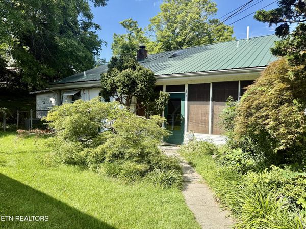 213 Northwestern Ave, Oak Ridge, TN 37830