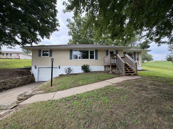 1070 Roosevelt Street, Dubuque, IA 52001