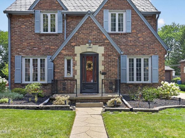 2342 Meadowwood Drive, Toledo, OH 43606