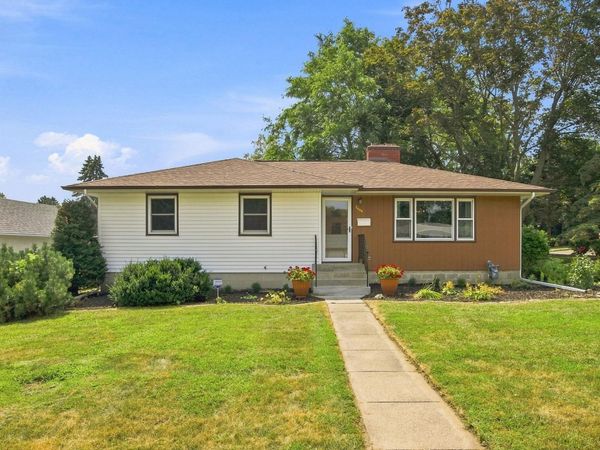 2464 Holloway Avenue E, North Saint Paul, MN 55109