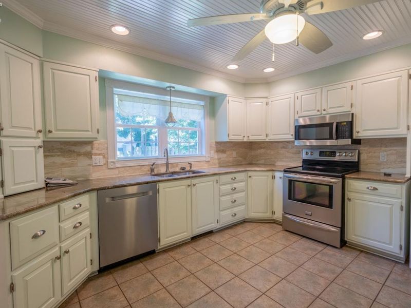 817 Seneca Avenue, Huron, OH 44839 Photo 14