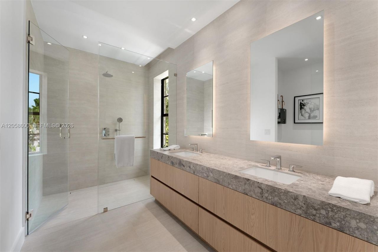 3372 Charles Ave, Miami, FL 33133 Photo
