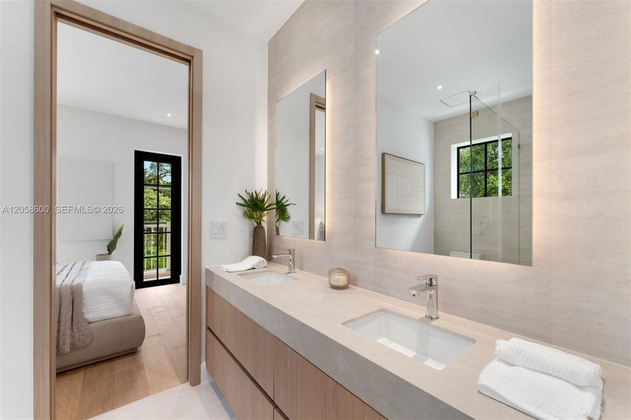 3372 Charles Ave, Miami, FL 33133 Photo