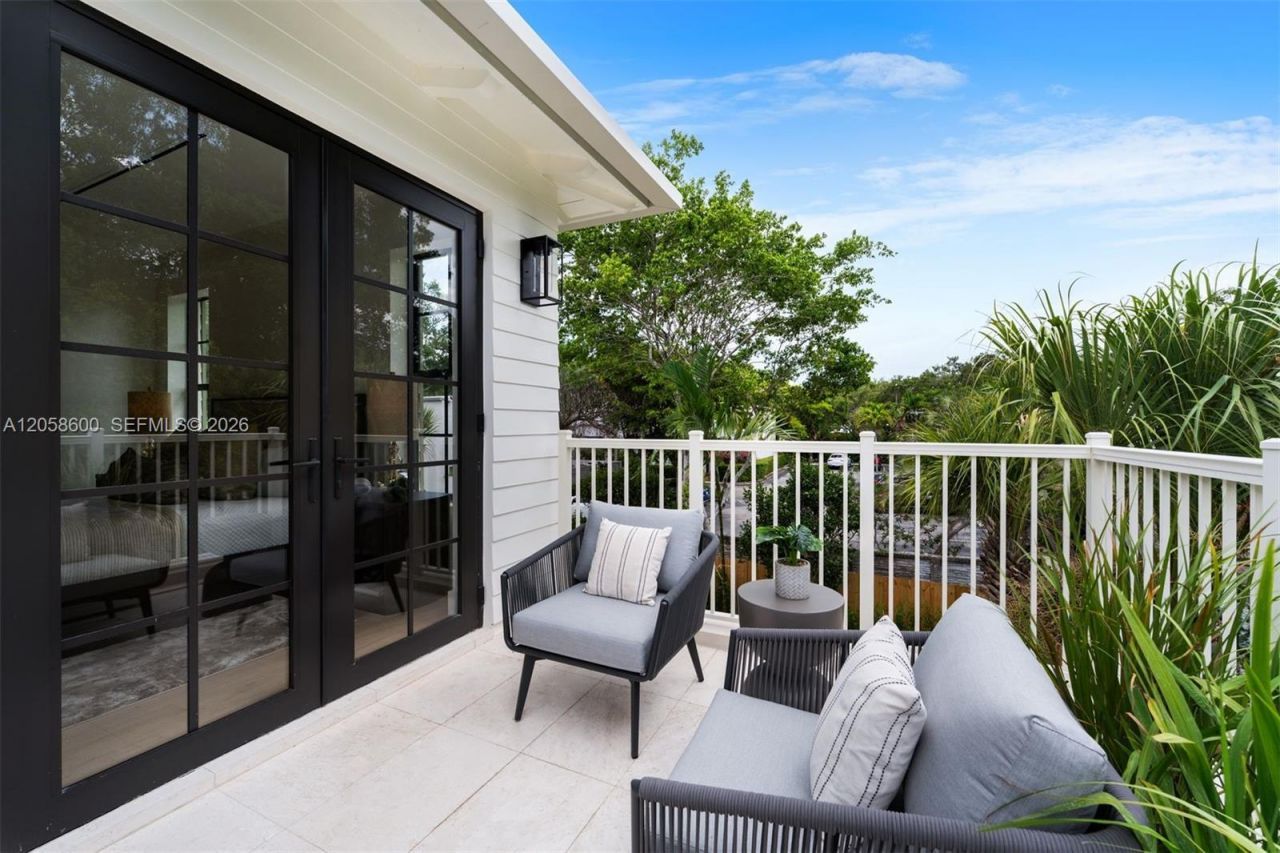 3372 Charles Ave, Miami, FL 33133 Photo