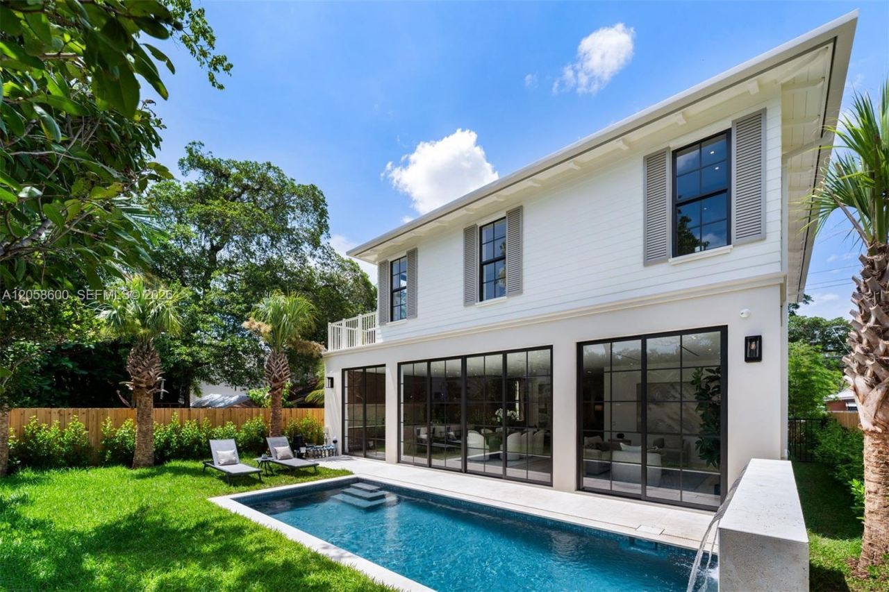 3372 Charles Ave, Miami, FL 33133 Photo