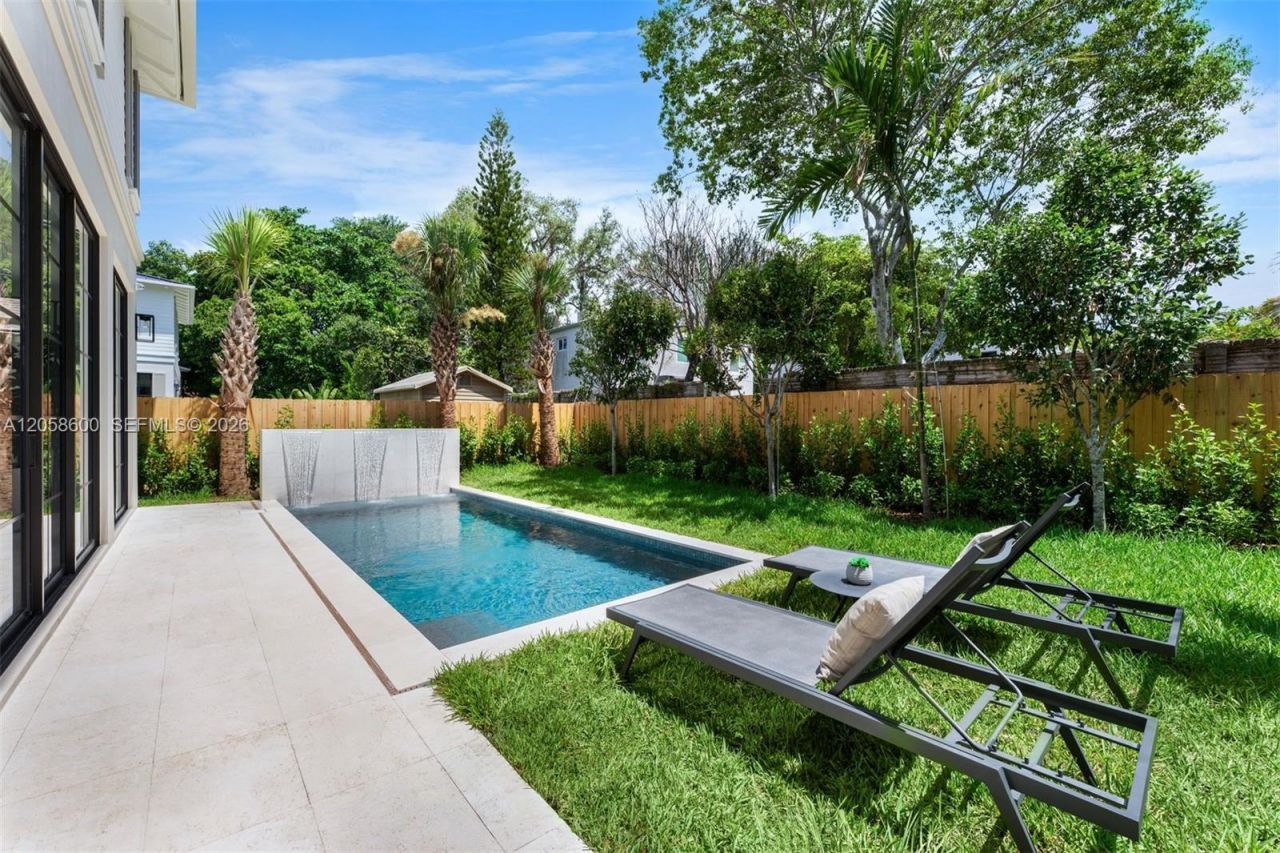3372 Charles Ave, Miami, FL 33133 Photo