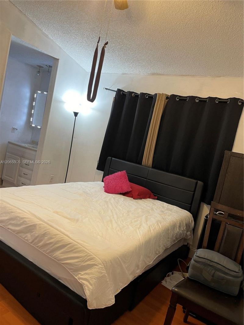 6547 NW 170th Ter, Hialeah, FL 33015 Photo