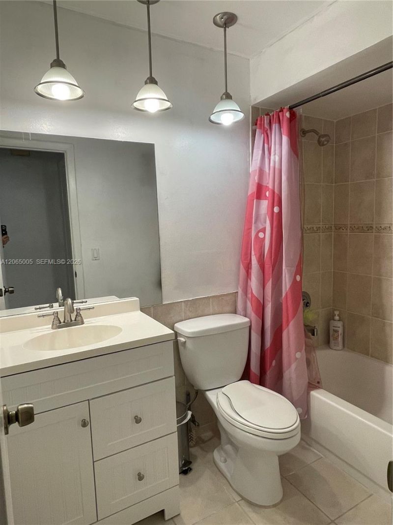 6547 NW 170th Ter, Hialeah, FL 33015 Photo