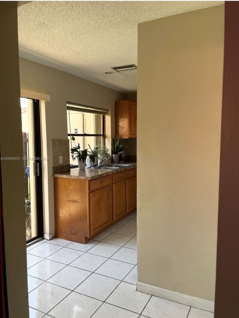 6547 NW 170th Ter, Hialeah, FL 33015 Photo