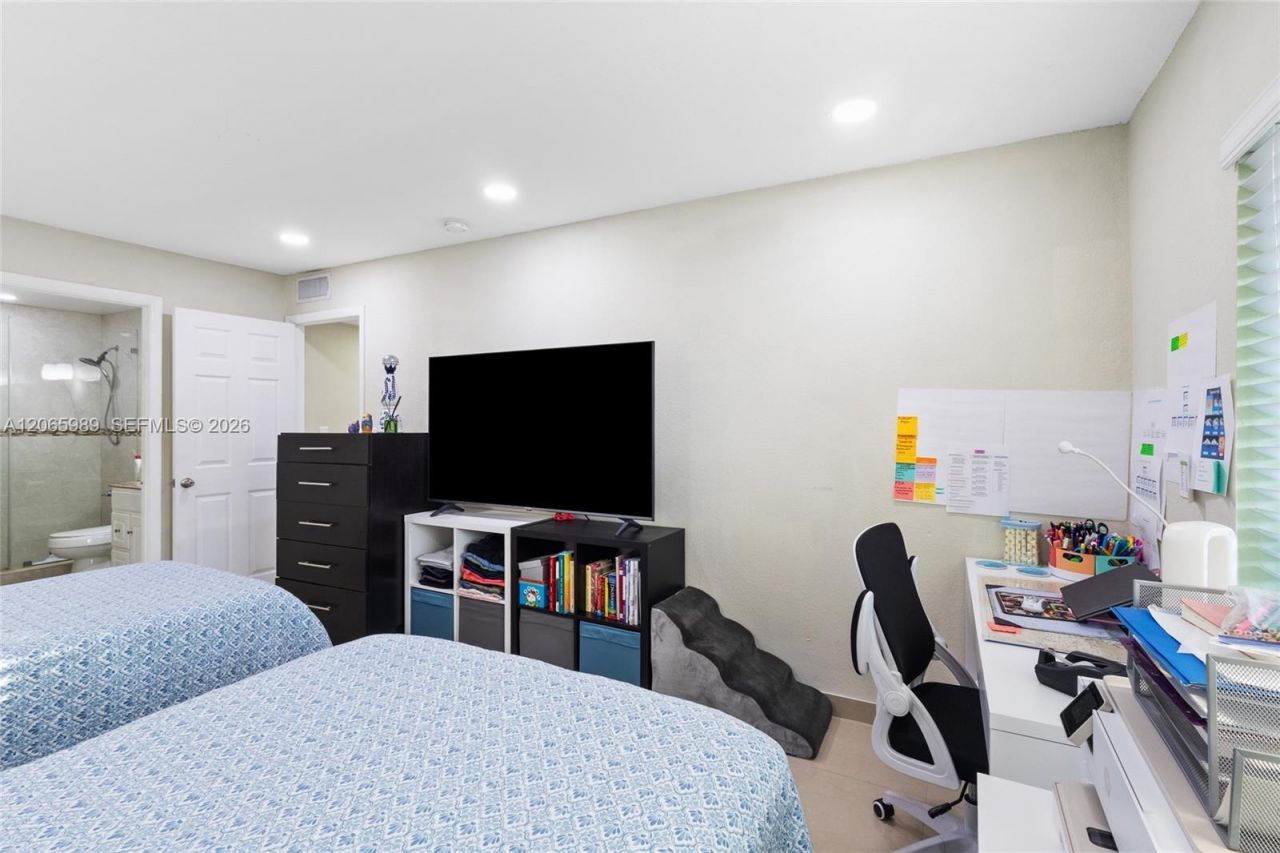5665 W 20th Ave , Unit 212, Hialeah, FL 33012 Photo