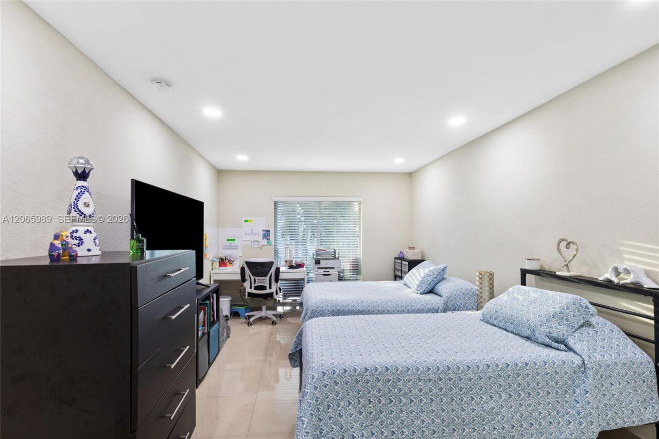 5665 W 20th Ave , Unit 212, Hialeah, FL 33012 Photo