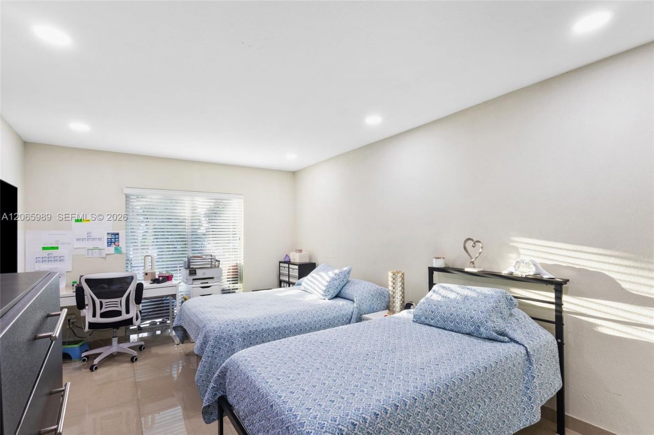 5665 W 20th Ave , Unit 212, Hialeah, FL 33012 Photo