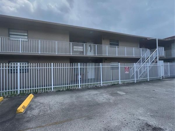 Unit 102, Hialeah, FL 33016