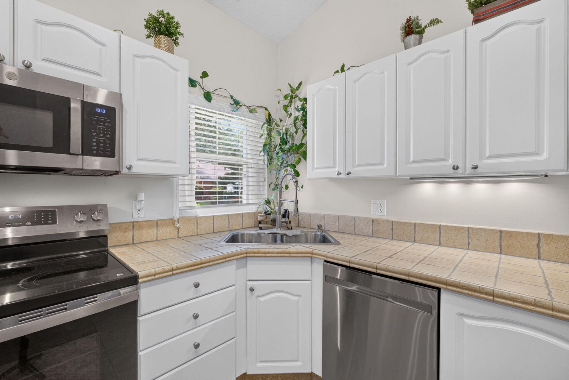 8058 Via Hacienda, Riviera Beach, FL 33418 Photo
