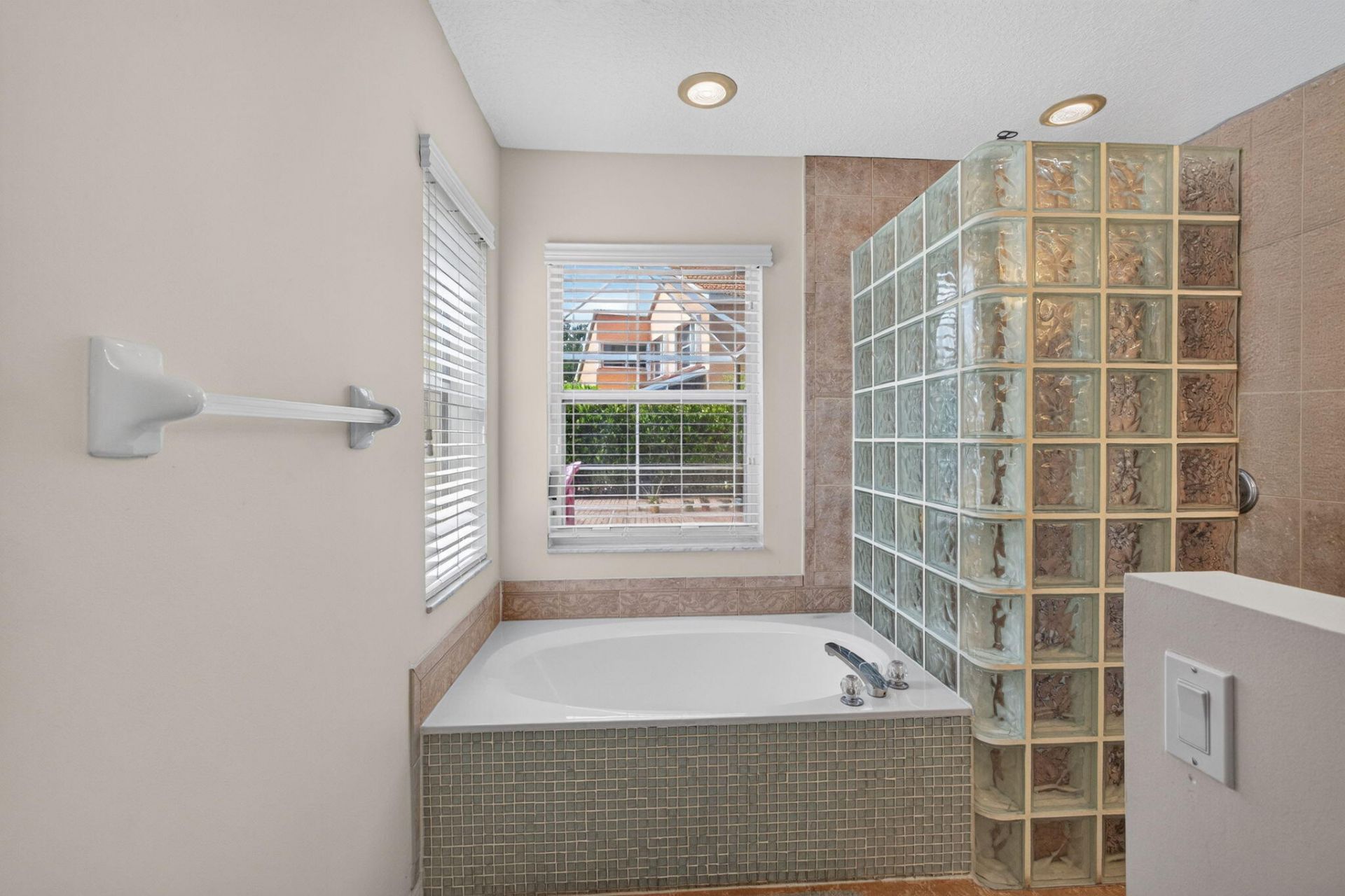 8058 Via Hacienda, Riviera Beach, FL 33418 Photo