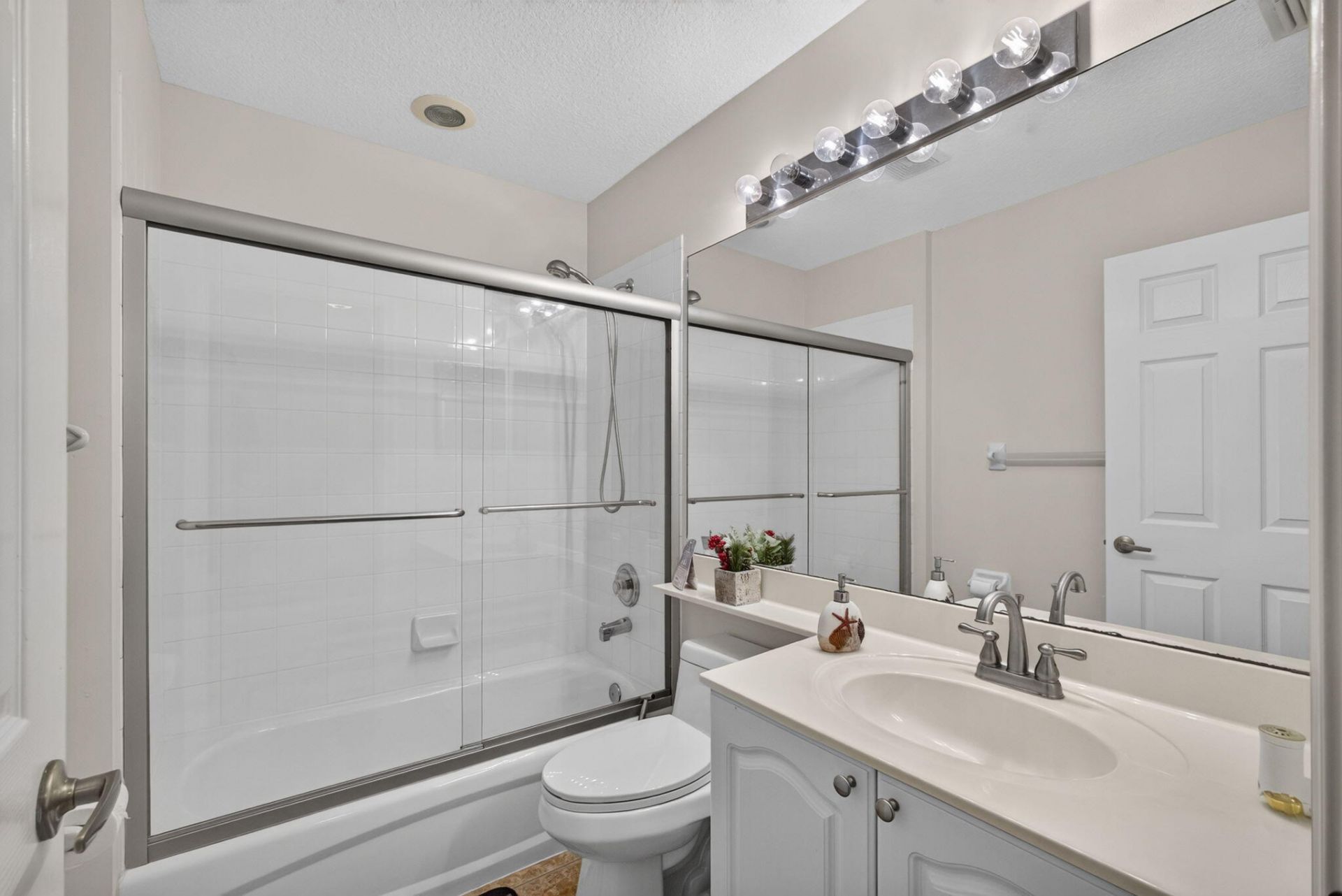 8058 Via Hacienda, Riviera Beach, FL 33418 Photo