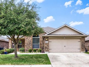 10212 Almondtree Drive, Fort Worth, TX 76140
