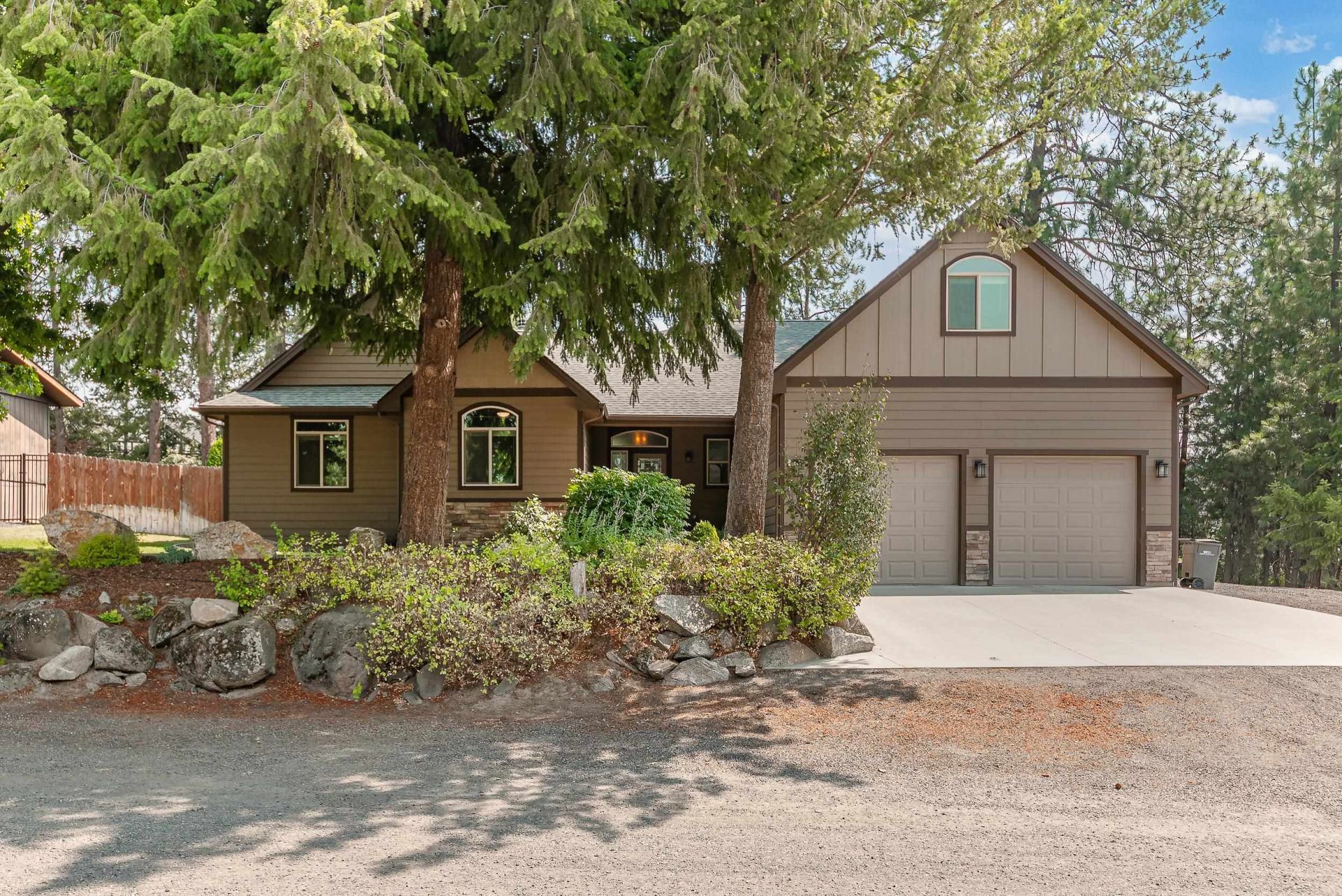 11410 N Rockaway Dr, Spokane, WA 99218 Main Photo