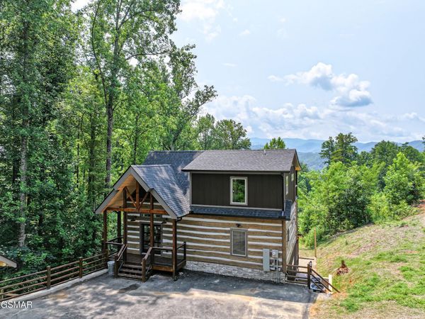 626 Jess Field Road, Gatlinburg, TN 37738