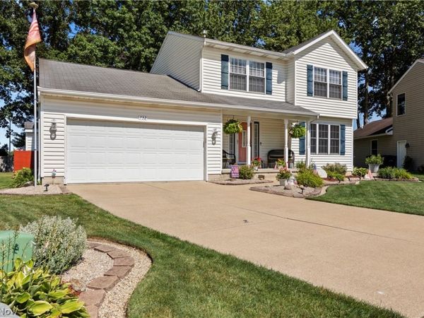 732 Oakdale Circle , Elyria, OH 44035