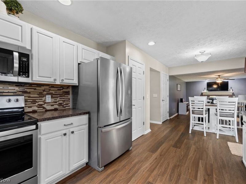 732 Oakdale Circle, Elyria, OH 44035 Photo 8