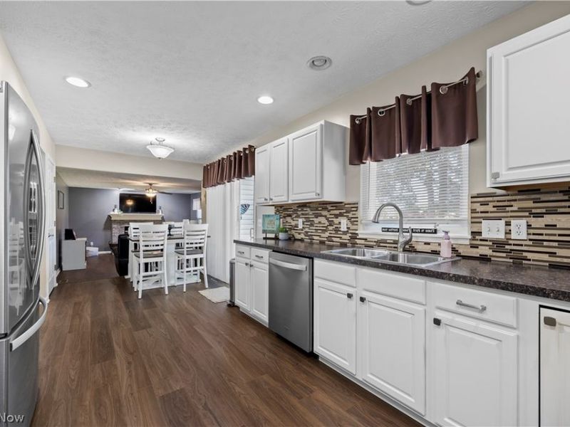 732 Oakdale Circle, Elyria, OH 44035 Photo 9