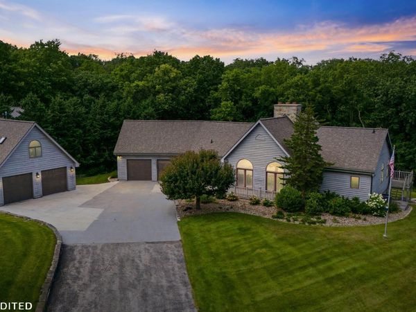 2048 Grand Boulevard, Waterloo, IA 50701