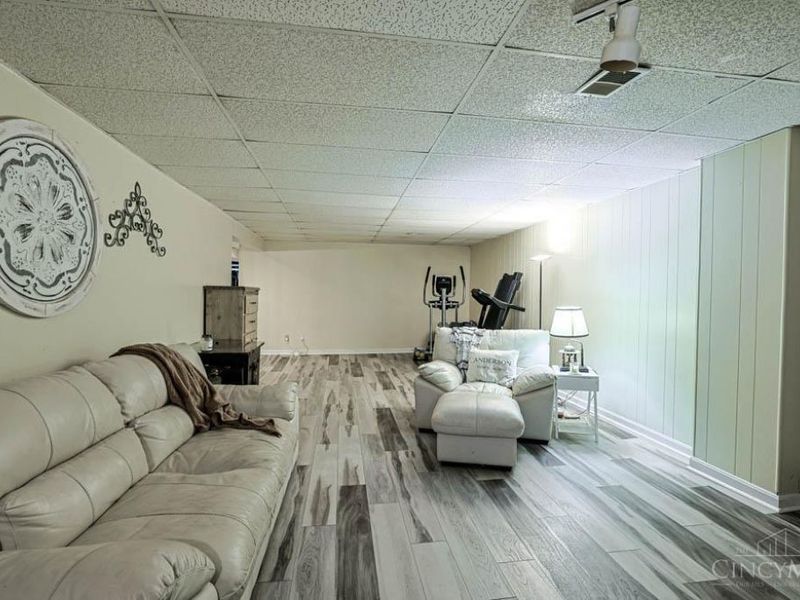 8475 Summitridge Drive, Cincinnati, OH 45255 Photo 24