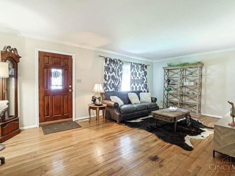 8475 Summitridge Drive, Cincinnati, OH 45255 Photo 4