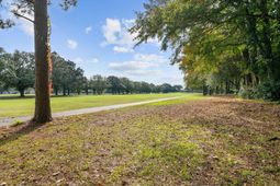 2126 Golfview Drive photo 4