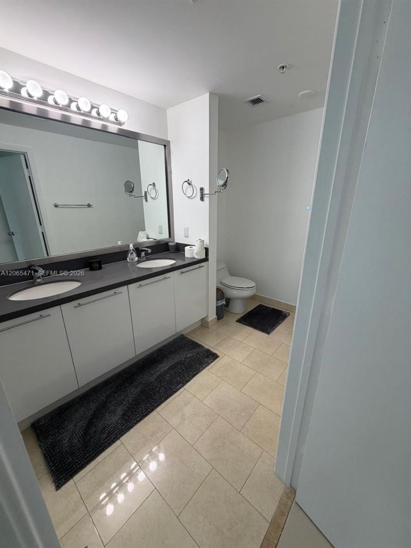 90 SW 3rd St , Unit 1416, Miami, FL 33130 Photo