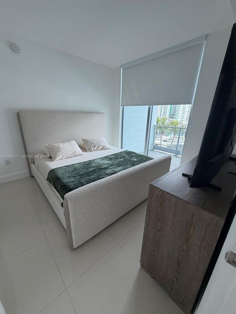 90 SW 3rd St , Unit 1416, Miami, FL 33130 Photo